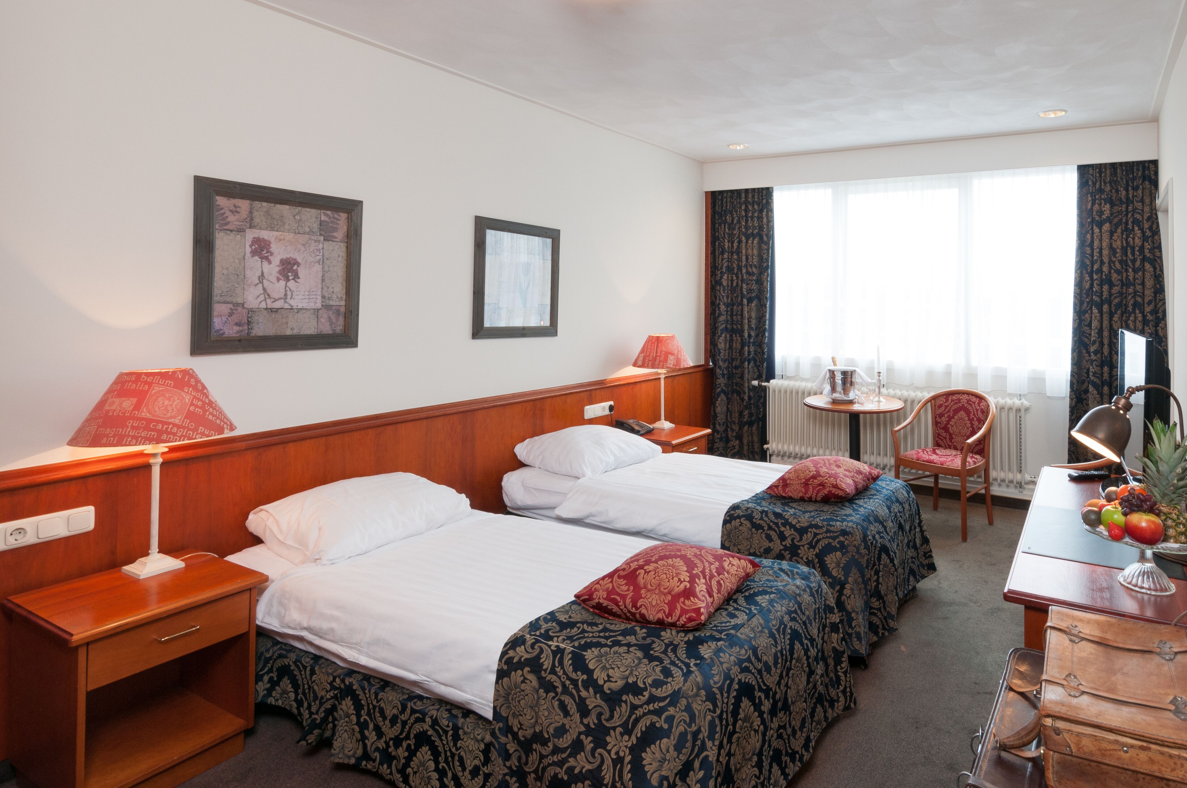 economy twin room | in-room safe, desk, iron/ironing board, cots/infant beds