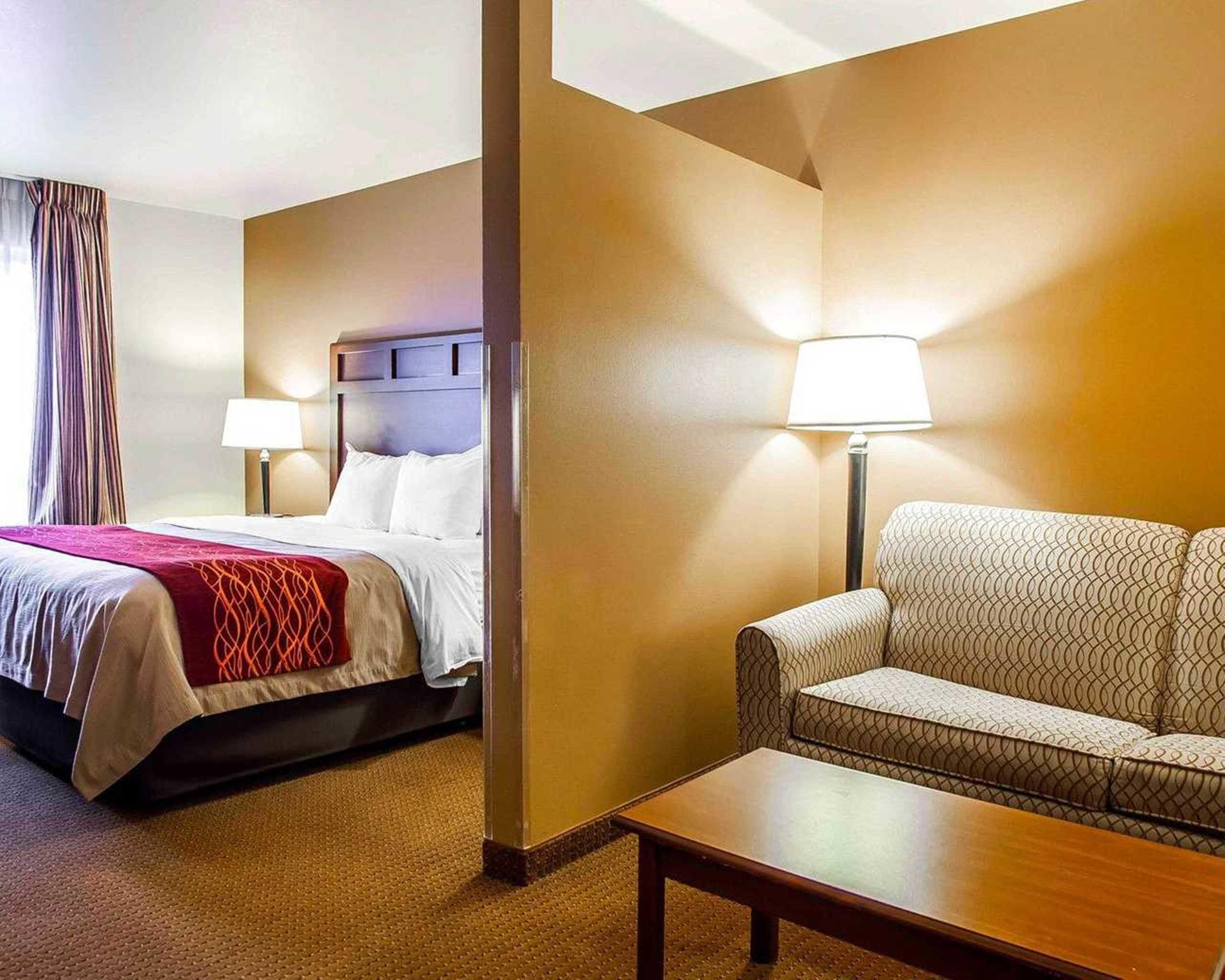 Suite, 1 King Bed with Sofa bed, Non Smoking | Down duvets, Select Comfort beds, in-room safe, desk