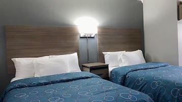 Habitación Deluxe, 2 camas dobles, no fumadores | 1 dormitorio, escritorio, cortinas opacas