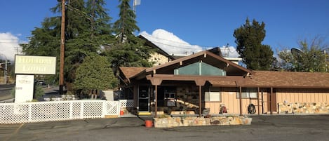 Fachada de la propiedad