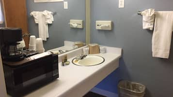 標準客房, 1 張特大雙人床 | 浴室設施 | 免費盥洗用品、吹風機、毛巾