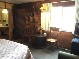 Decoración personalizada, muebles diferentes y cortinas blackout 