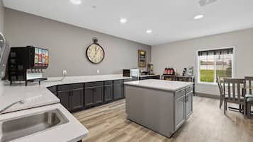 Free daily continental breakfast