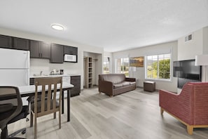 Deluxe Room, 2 Bedrooms, Non Smoking (Queen) | Desk, iron/ironing board, free WiFi, bed sheets