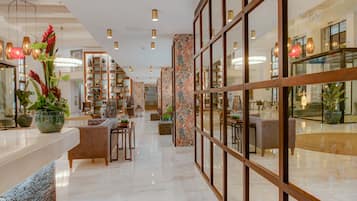 Quầy tiếp tân
