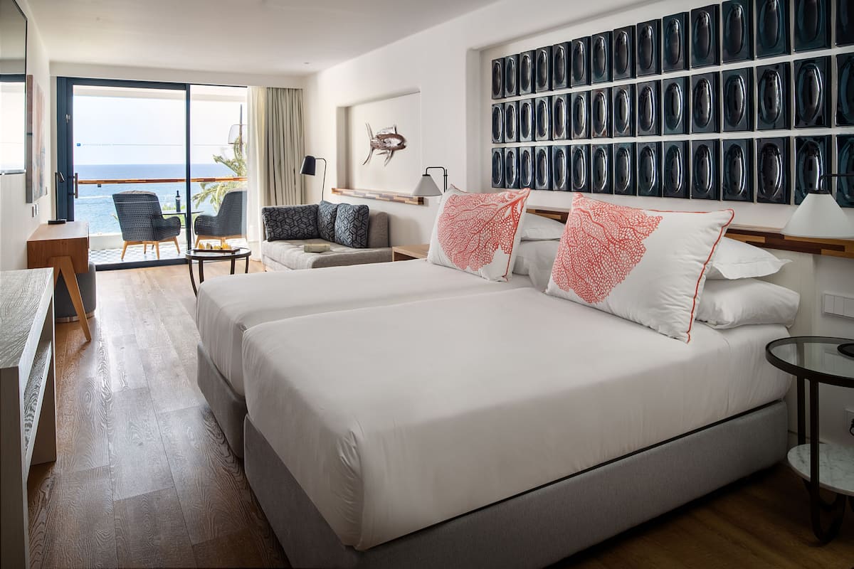 junior suite, sea view (2 guests) | 1 bedroom, premium bedding, minibar, in-room safe