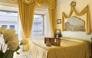 Roupas de cama premium, frigobar, cofres nos quartos