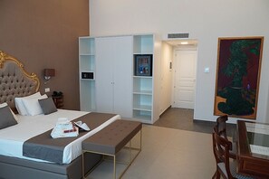ห้องจูเนียร์สวีท | เครื่องนอนระดับพรีเมียม, มินิบาร์, ตู้นิรภัยในห้องพัก