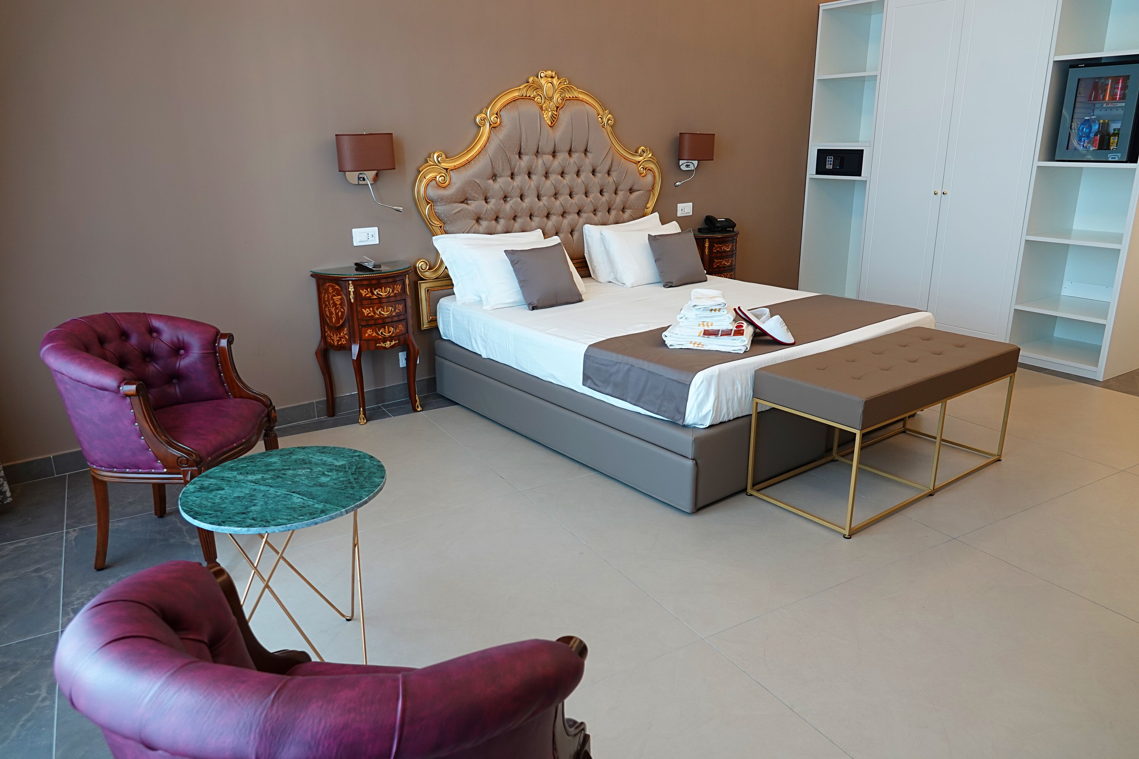 Junior-Suite | Hochwertige Bettwaren, Minibar, Zimmersafe, individuell dekoriert