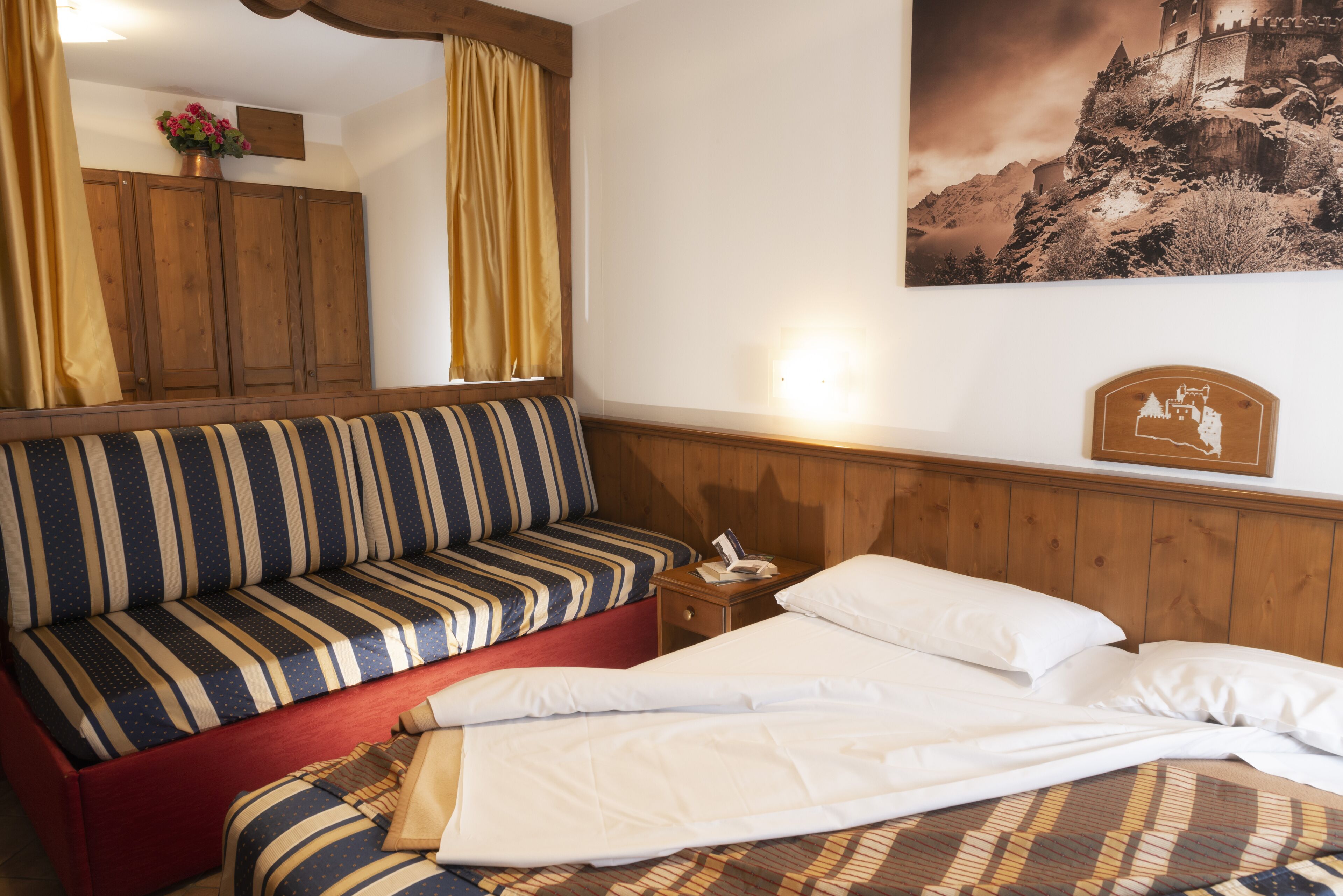 Minibar, Schreibtisch, kostenloses WLAN, Bettwäsche