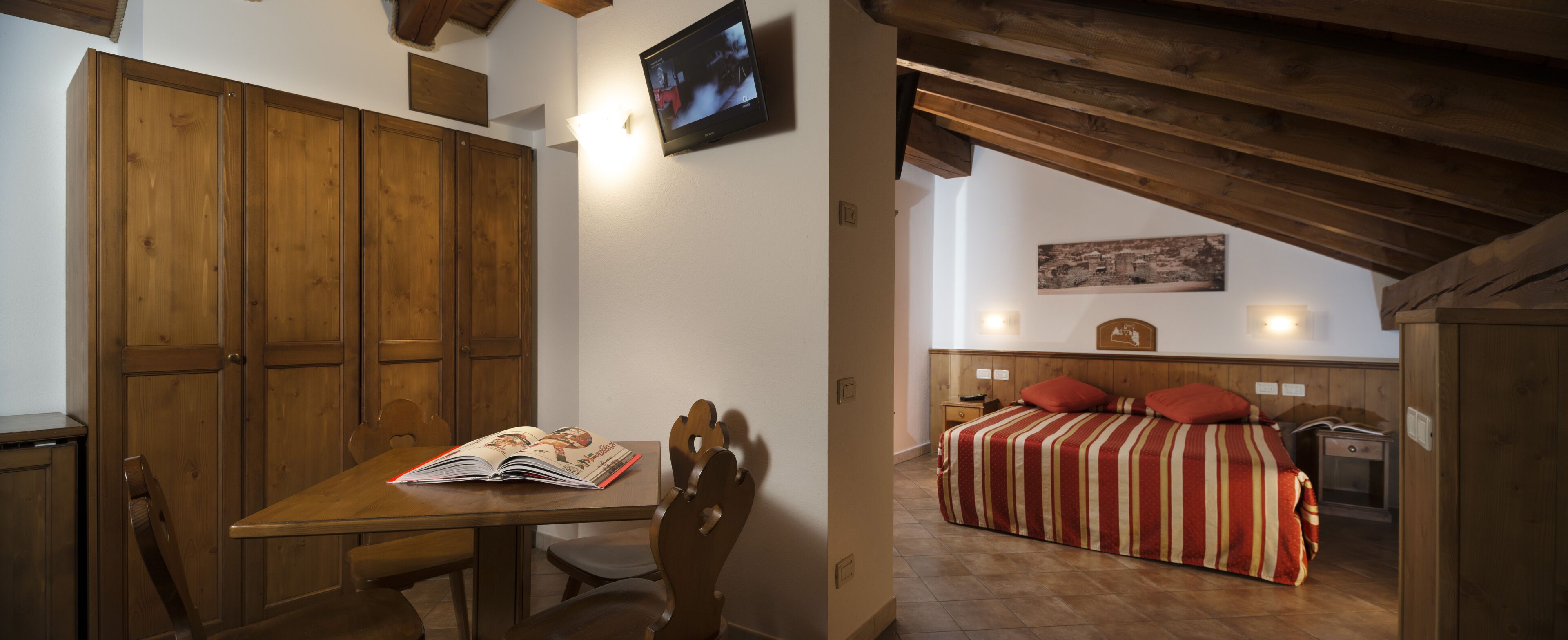 quadruple room | minibar, desk, free wifi, bed sheets