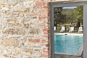 야외 수영장, 수영장 파라솔, 일광욕 의자