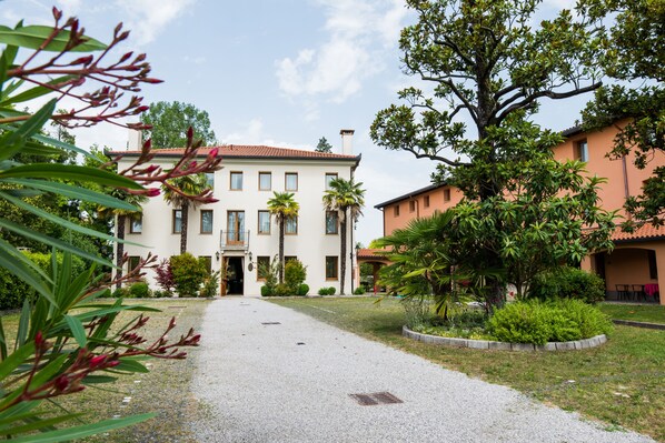 Front of property - Hotel Dall'Ongaro (Prata di Pordenone)