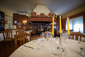 Lunch and dinner served, local cuisine - Hotel Dall'Ongaro (Prata di Pordenone)