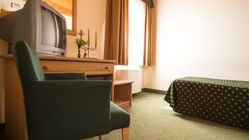 Standard-Einzelzimmer | Minibar, Schreibtisch, Verdunkelungsvorhänge, schallisolierte Zimmer