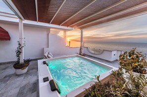 Junior Suite with sea view terrace and jacuzzi | Premium bedding, minibar, in-room safe, individually decorated - Hotel La Madonnina (Casamicciola Terme)