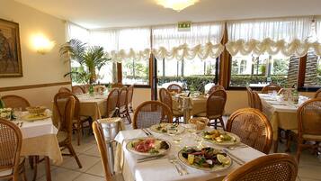 Colazione a buffet inclusa