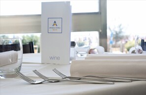 Breakfast, lunch and dinner served - Tritone (Jesolo)