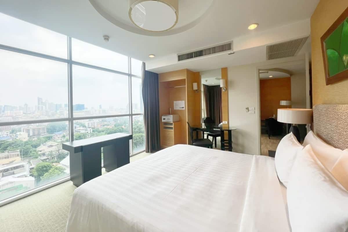 In-room safe, desk, iron/ironing board, free WiFi