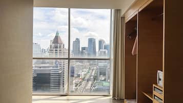 Two Bedroom Luxury Suites | 2 ๊ฐ์ ์นจ์ค, ๊ฐ์ค ๋ด ๊ธ๊ณ , ์ฑ
์, ๋ค๋ฆฌ๋ฏธ/๋ค๋ฆฌ๋ฏธํ