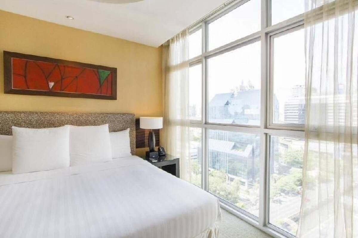 In-room safe, desk, iron/ironing board, free WiFi