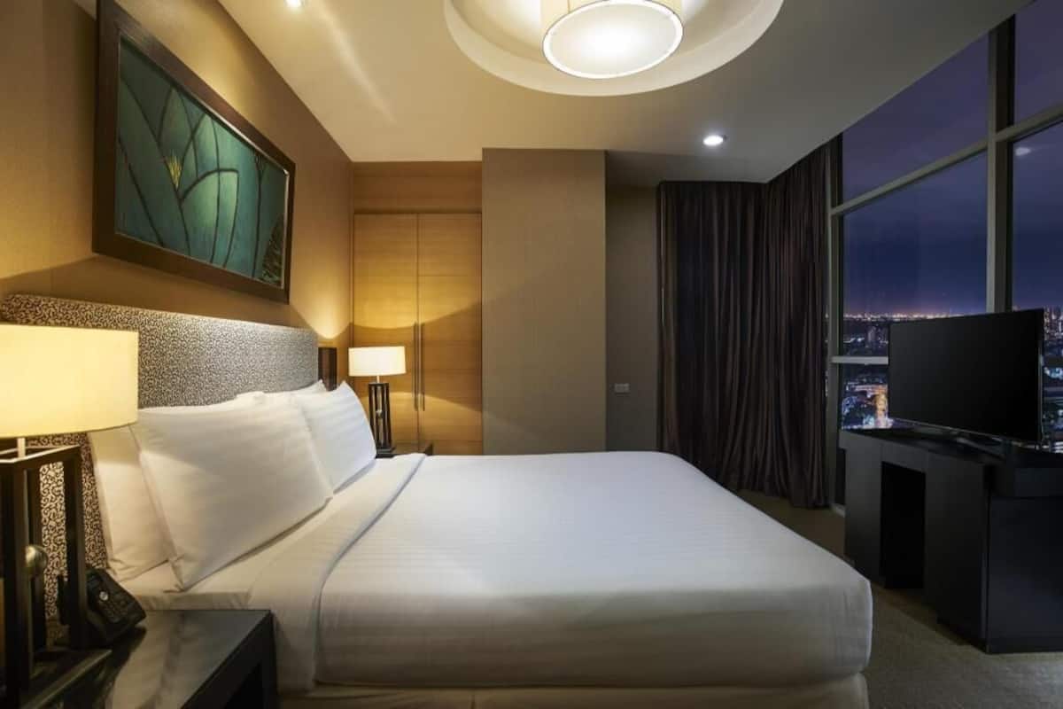 In-room safe, desk, iron/ironing board, free WiFi