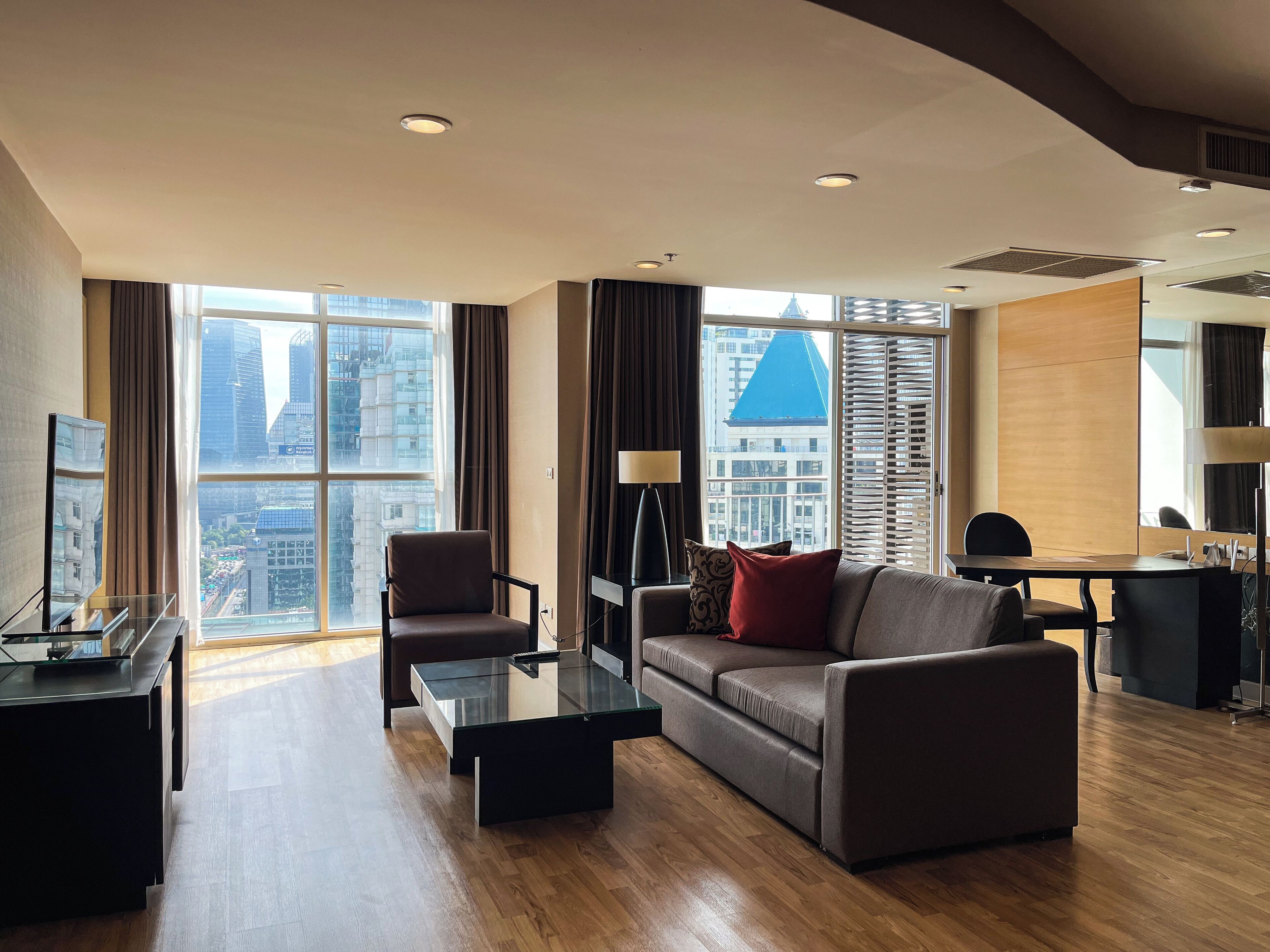 Caja de seguridad en la habitación y escritorio 