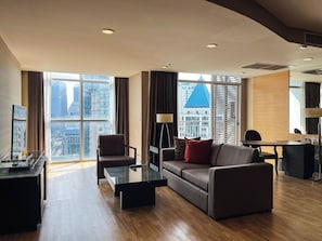 Three Bedroom Executive Suite | In-room safe, desk, iron/ironing board, free WiFi - Urbana Sathorn Hotel (Bangkok)