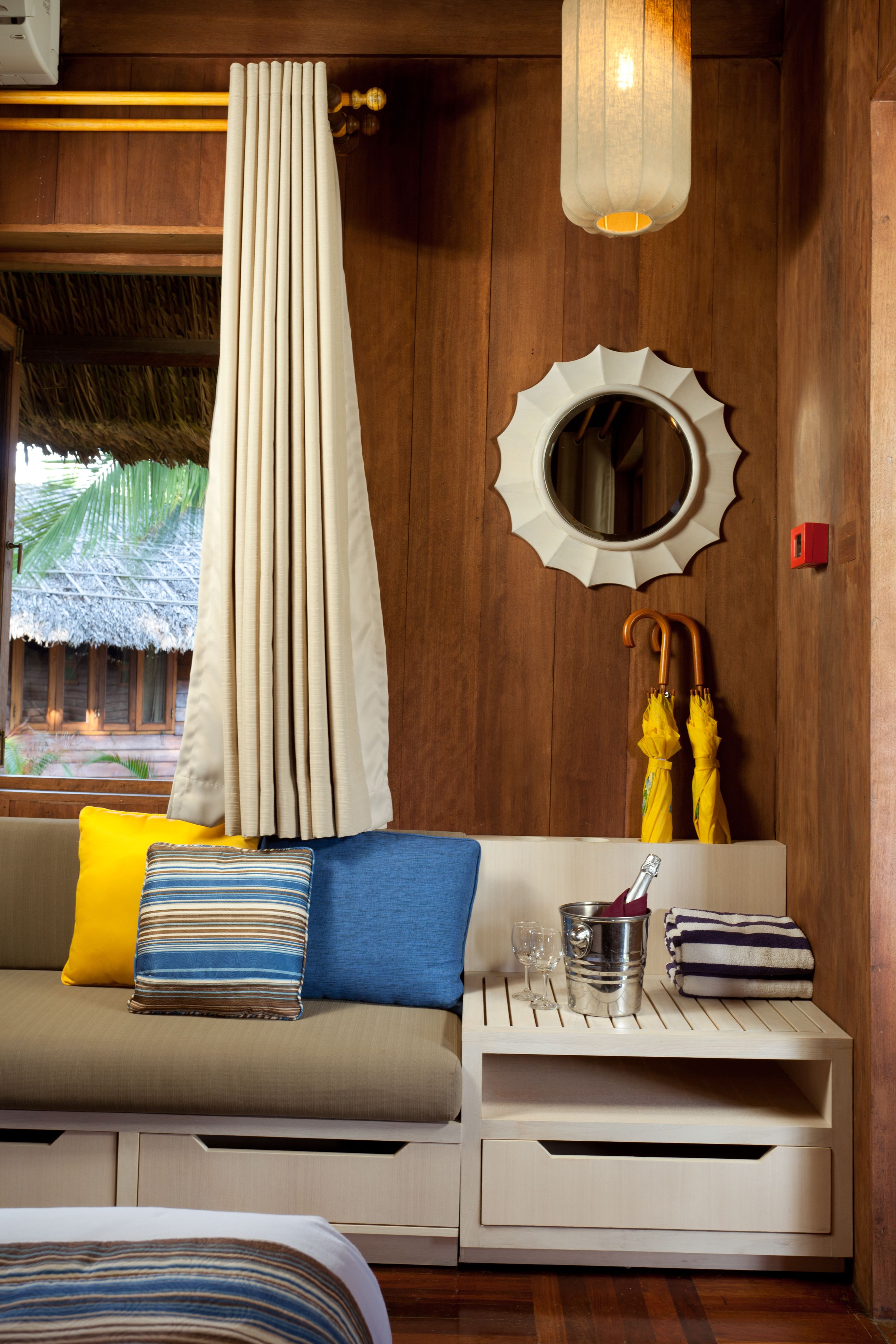 bungalow, 1 bedroom | living room