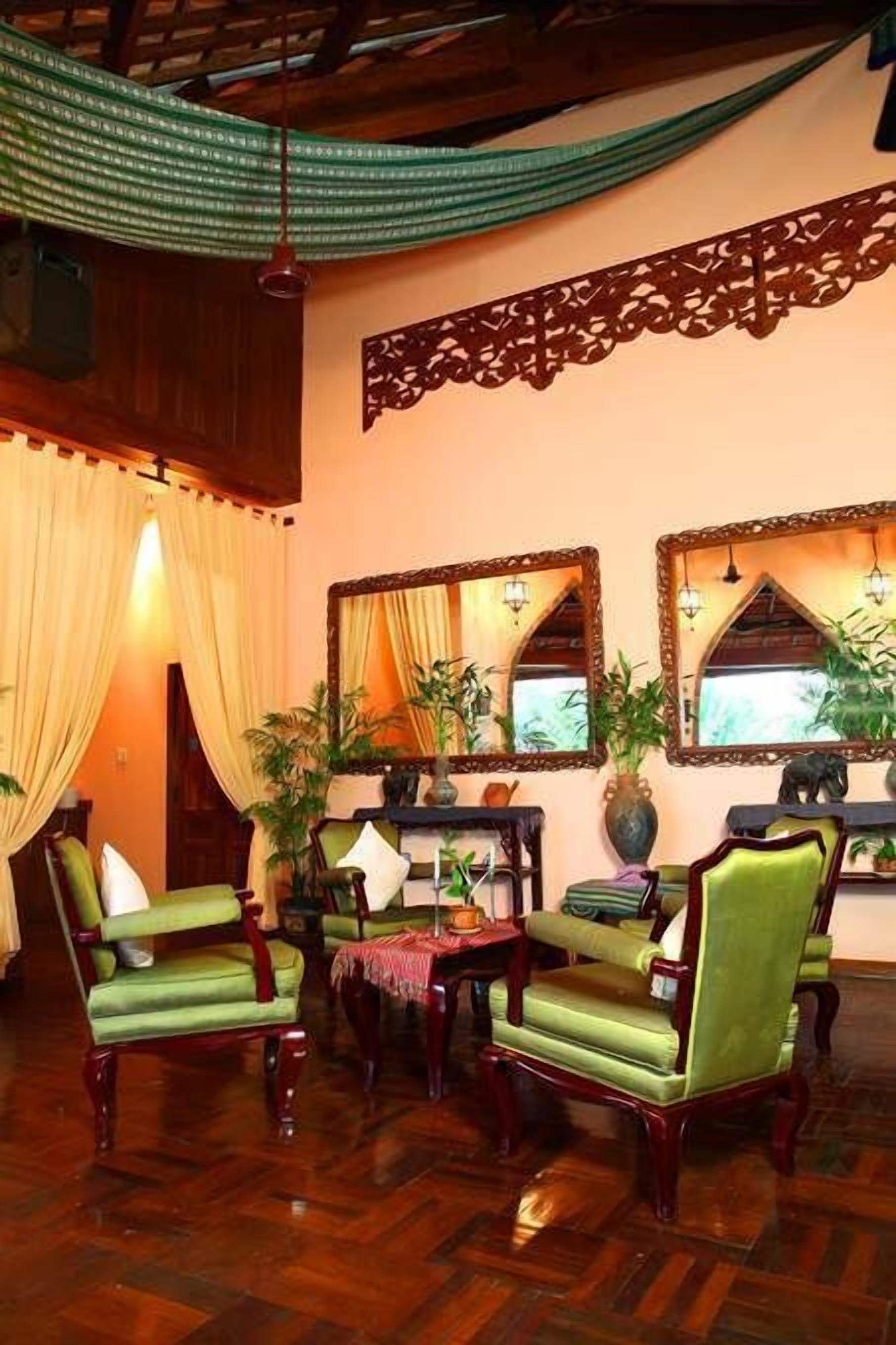 2 restaurants, breakfast served