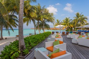 Bar en bord de piscine