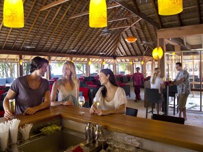 4 bars/lounges, 2 poolside bars, 2 beach bars