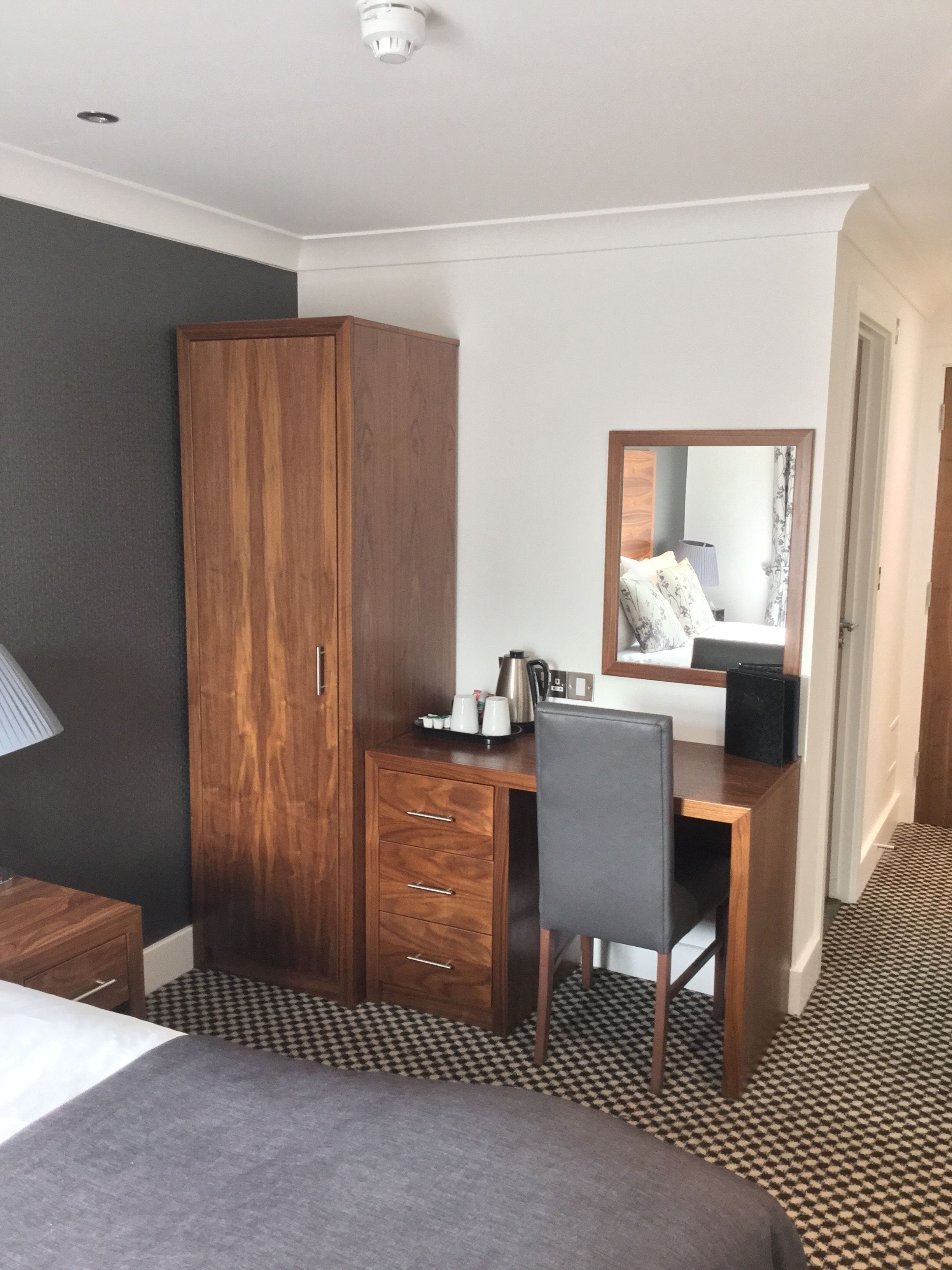 standard room | in-room safe, individually decorated, individually furnished, desk