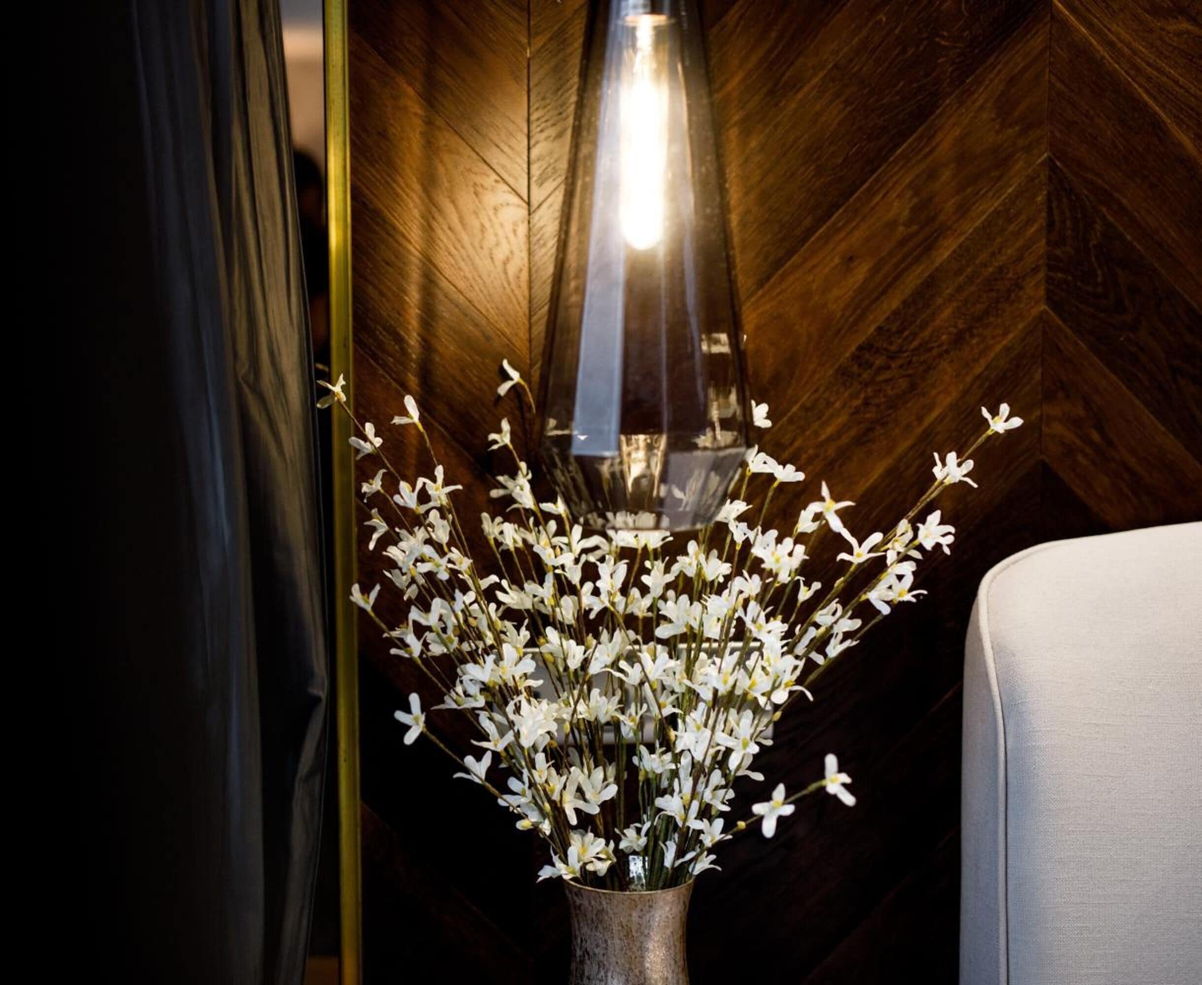 executive suite | desk, iron/ironing board, free wifi, bed sheets