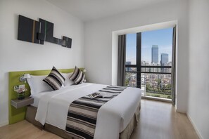 Värdeförvaringsskåp på rummet, skrivbord och ljudisolering