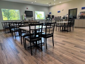 Free daily full breakfast - Best Western Cleveland Inn & Suites (Cleveland)