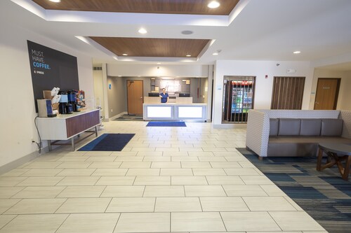 Holiday Inn Express Hotel & Suites Iron Mountain by IHG