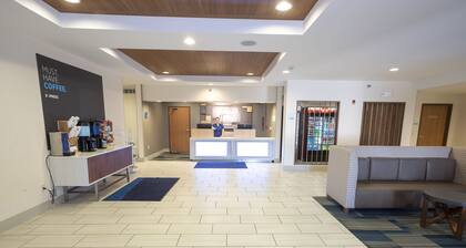 Holiday Inn Express Hotel & Suites Iron Mountain by IHG