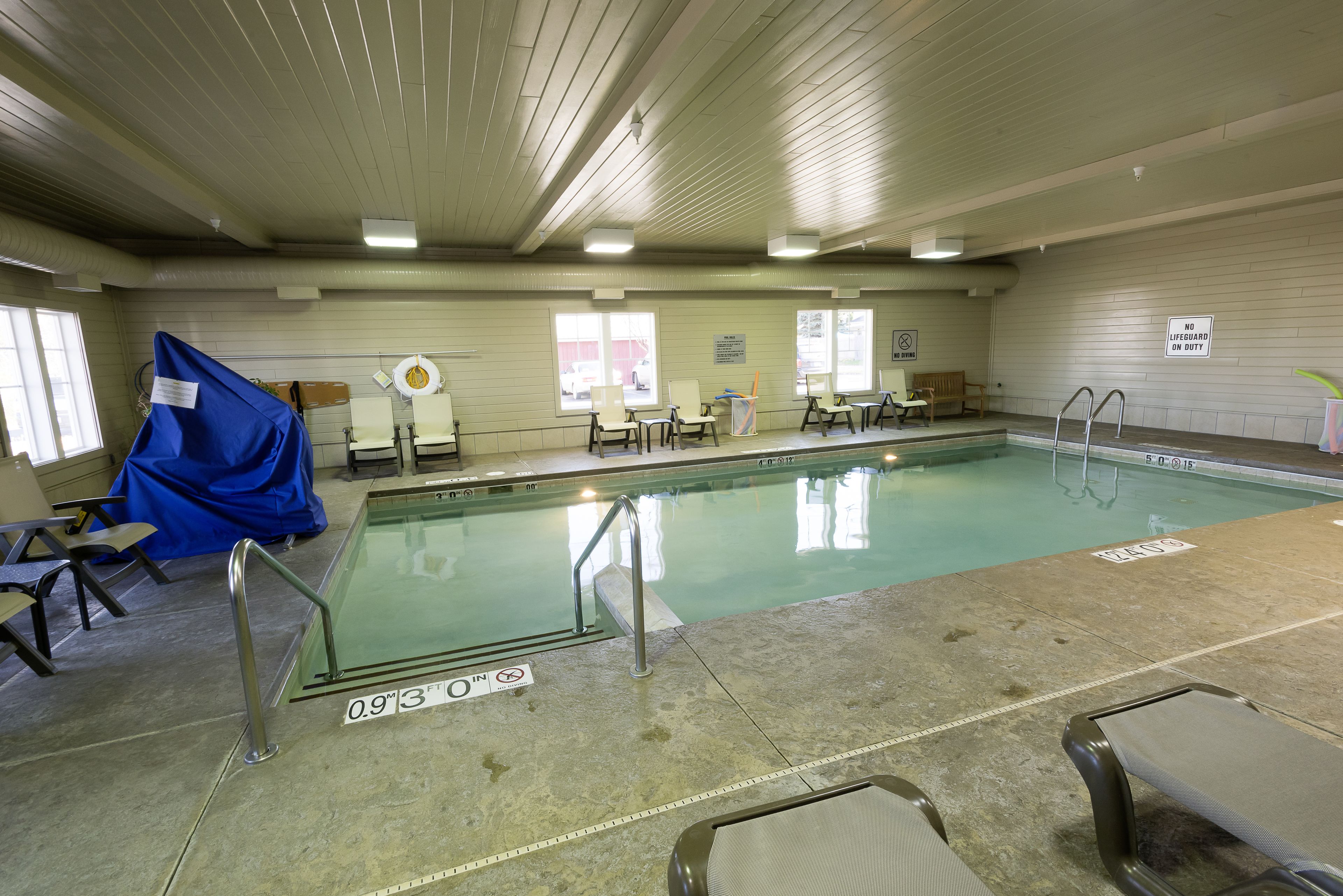 indoor pool, open 7 am to 10 pm, pool loungers