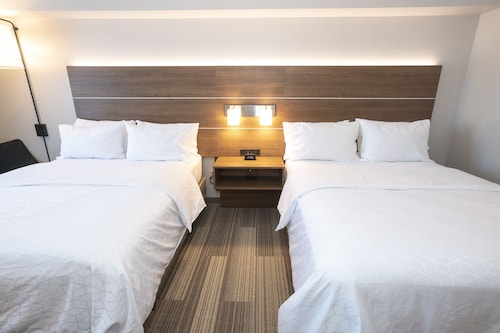 Holiday Inn Express Hotel & Suites Iron Mountain by IHG