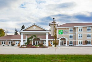 Exterior - Holiday Inn Express Hotel & Suites Iron Mountain by IHG (Iron Mountain)