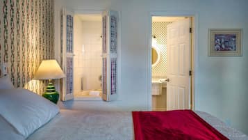 Suite, Fireplace | Iron/ironing board, free WiFi, bed sheets