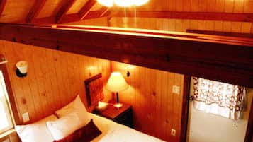 Cabin, Kitchenette | Iron/ironing board, free WiFi, bed sheets