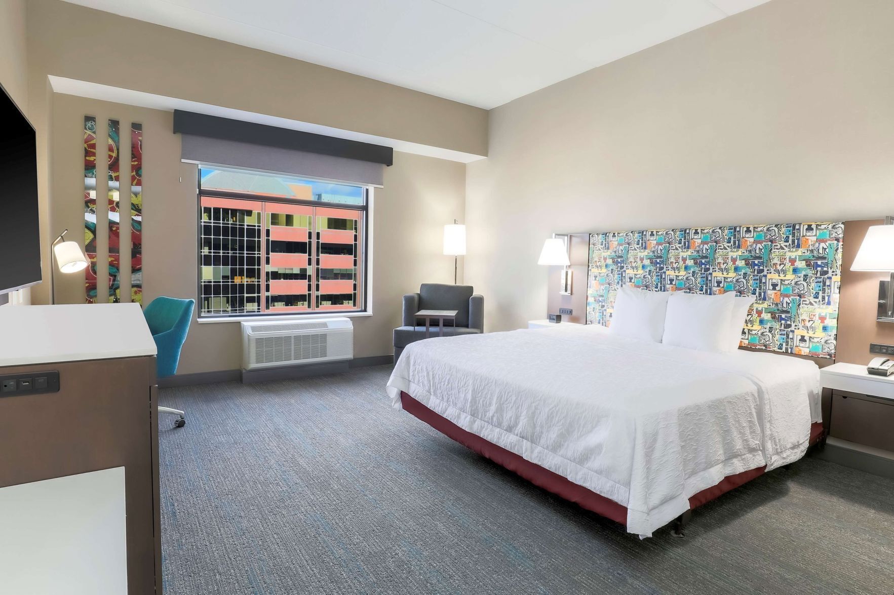 Luxe beddengoed, pillowtop-bedden, een kluis op de kamer, een bureau