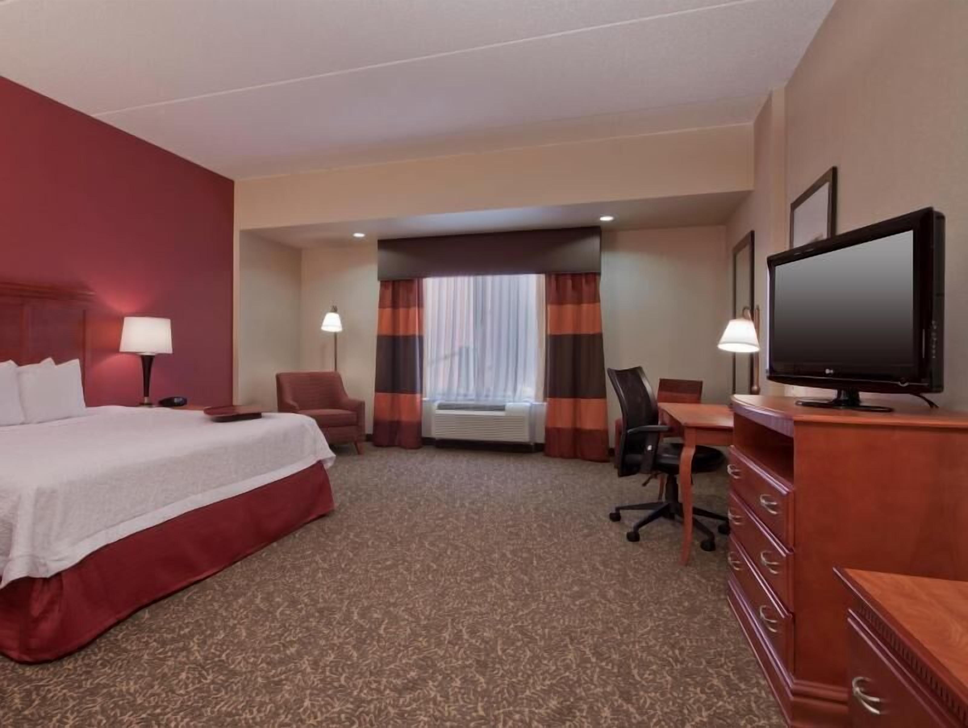 Luxe beddengoed, pillowtop-bedden, een kluis op de kamer, een bureau