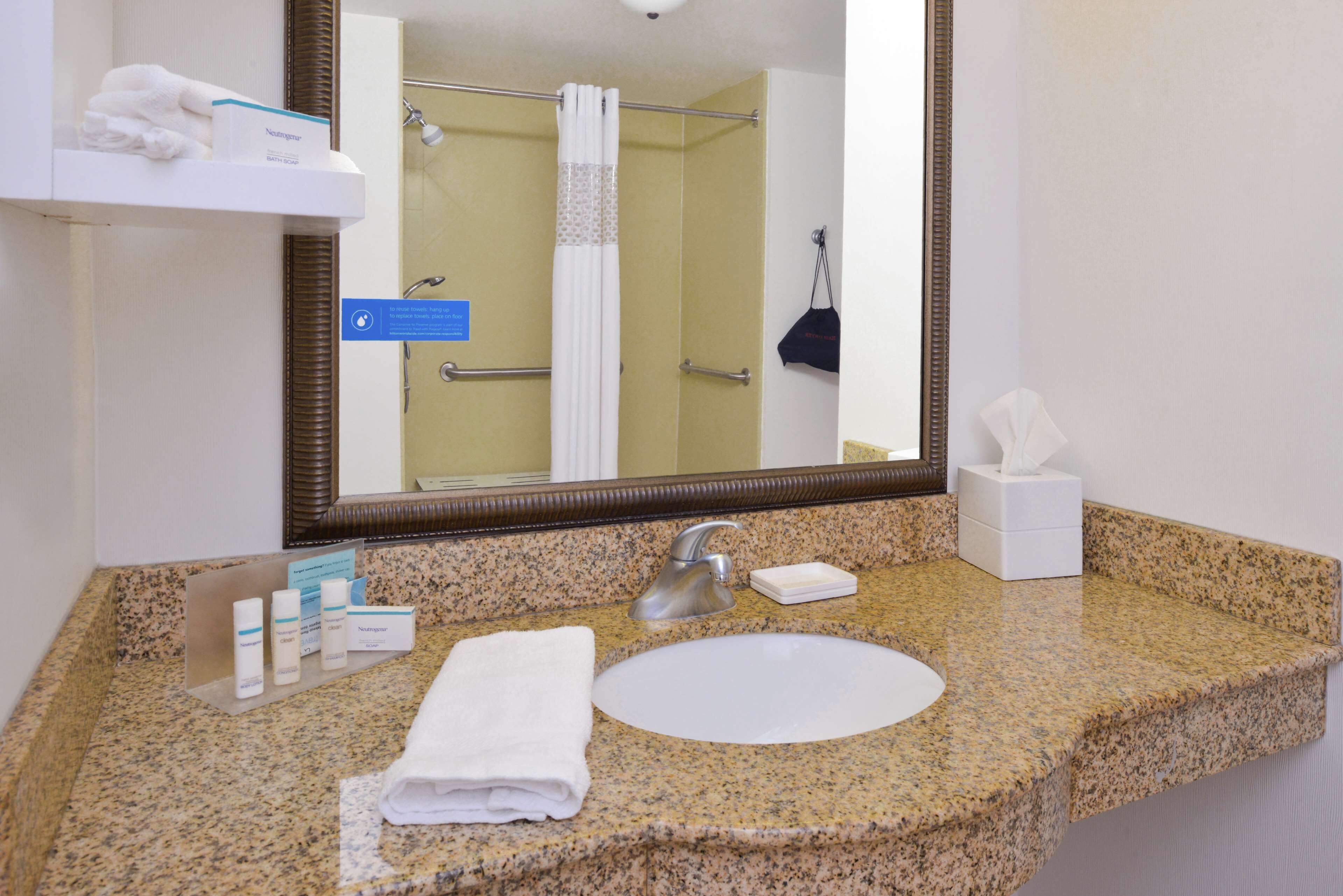 room, 1 king bed, accessible, non smoking | bathroom | bathtub, hair dryer, towels