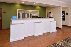 Reception - Hampton Inn & Suites Wilmington (Wilmington)