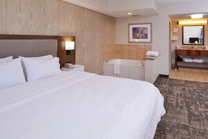 Bañera, secador de pelo, toallas