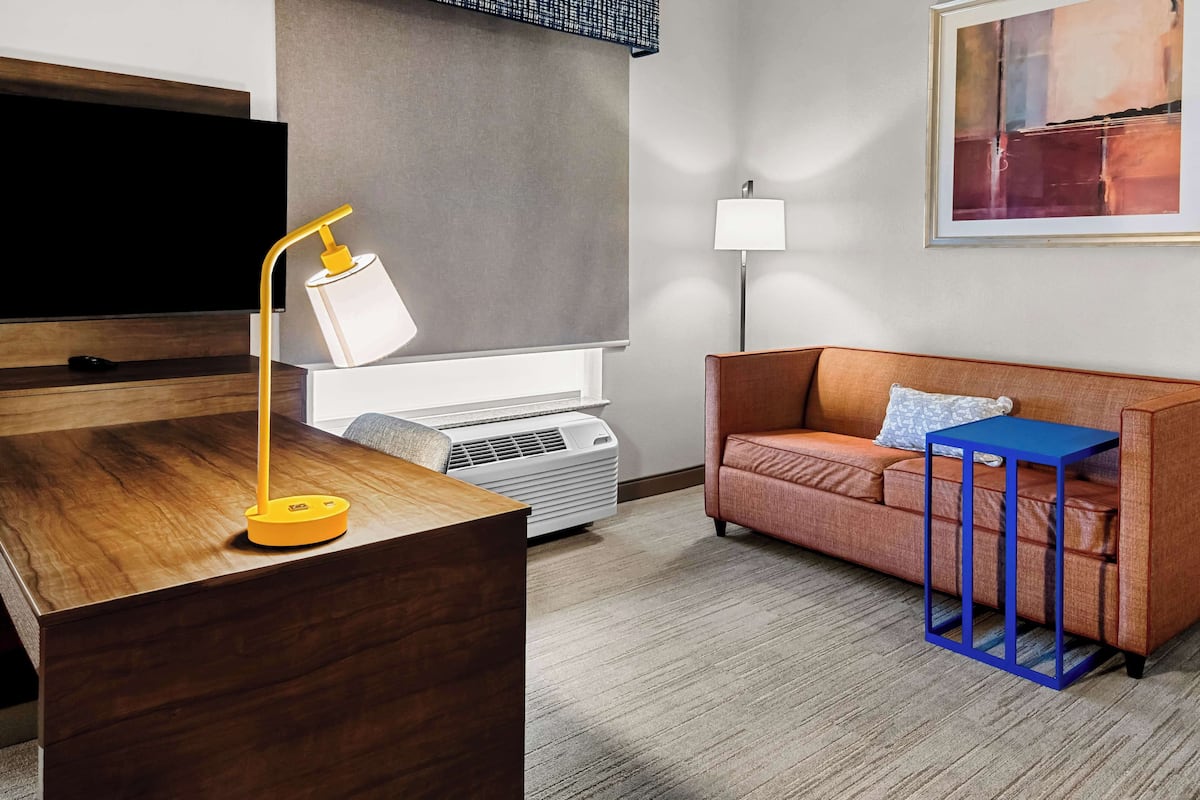 one king studio suite non smoking | desk, iron/ironing board, free cots/infant beds, free wifi