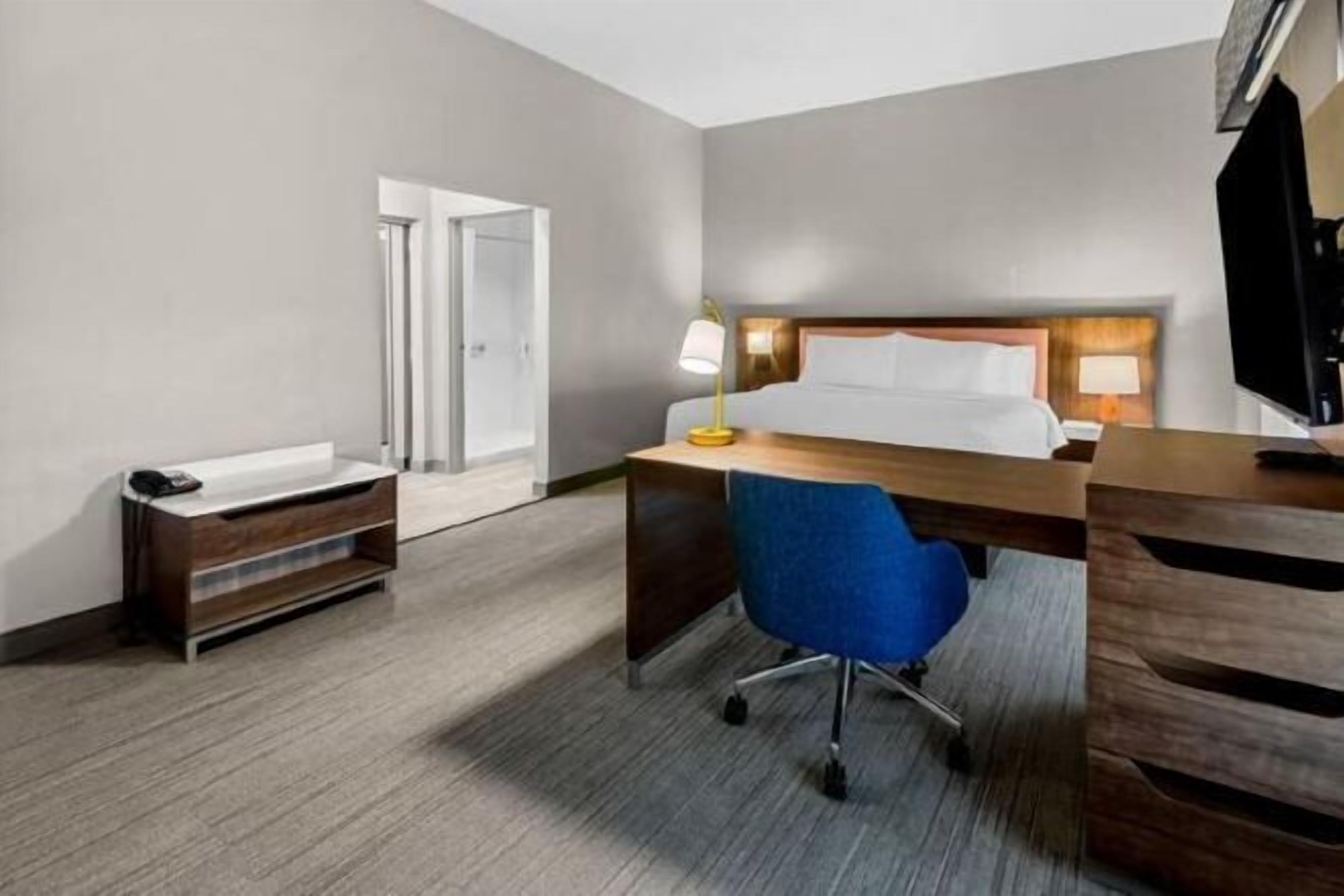 Escritorio, tabla de planchar con plancha y cunas gratuitas 